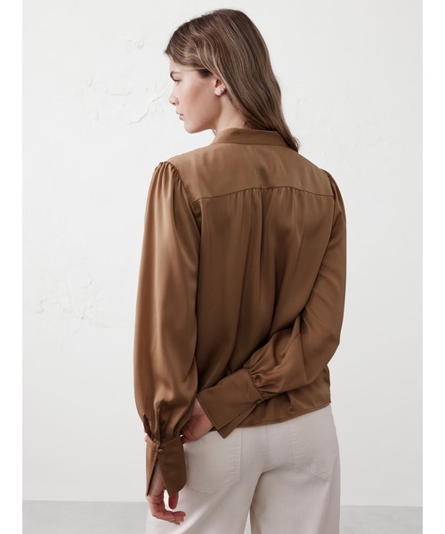 BANANA REPUBLIC FACTORY STORE(バナナリパブリック ファクトリーストア)の「BANANA REPUBLIC FACTORY STORE クレープボリュームスリーブブラウス(シャツ/ブラウス・レディース・ピンク系その他/マルチ/ブルー系その他/ブルー/ブラック/ブラウン/ホワイト/その他/ブラック系その他・L/M/S/XS)」の12枚目の写真