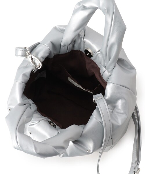 SHOO・LA・RUE（シューラルー）の「◆【2WAY】むぎゅっとしたフォルムがたまらまい ひねりハンドルスタッズミニトート（トートバッグ・レディース・ブラック/アイボリー/シルバー系その他・00）」の16枚目の写真