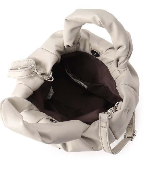 SHOO・LA・RUE（シューラルー）の「◆【2WAY】むぎゅっとしたフォルムがたまらまい ひねりハンドルスタッズミニトート（トートバッグ・レディース・ブラック/アイボリー/シルバー系その他・00）」の17枚目の写真