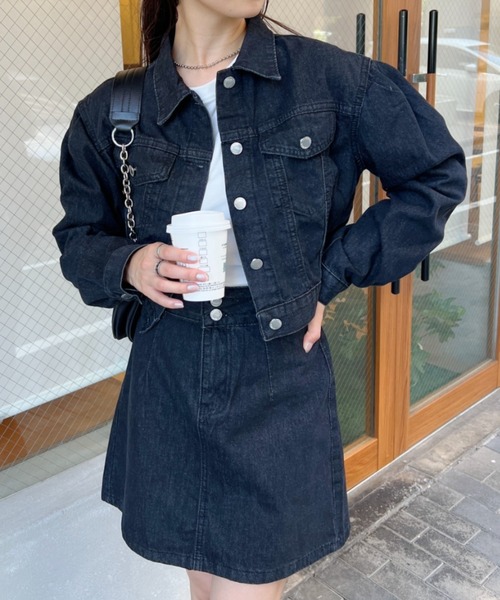 wears(ウェアーズ)の「クロップド丈デニムジャケットセットアップ(セットアップ・レディース・ホワイト/ブラック/ブルー・L/M)」の2枚目の写真