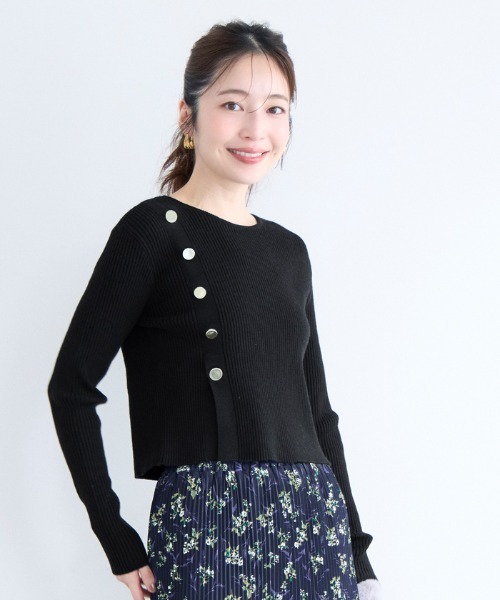 coca(coca)(コカ)の「金ボタン スリットニットトップス(ニット/セーター・レディース・ブラック/グレー/ブラウン・S/M/L)」の22枚目の写真