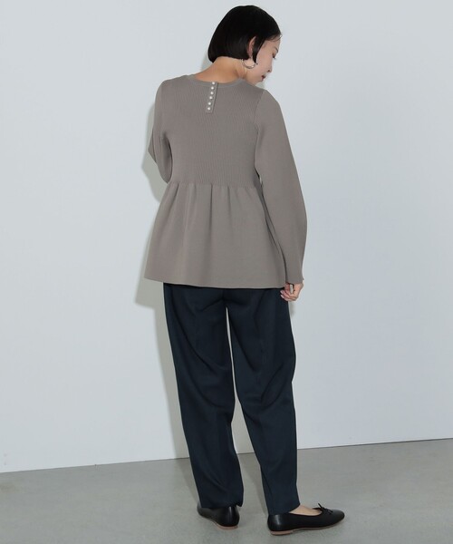 BEAMS HEART（ビームスハート）の「ペプラムフォルム プルオーバーニット（ニット/セーター・レディース・ホワイト系その他5/ブラック/ブラウン系その他4/グレー・FREE）」の16枚目の写真