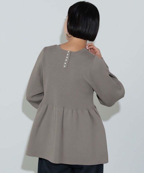 BEAMS HEART（ビームスハート）の「ペプラムフォルム プルオーバーニット（ニット/セーター・レディース・ホワイト系その他5/ブラック/ブラウン系その他4/グレー・FREE）」の18枚目の写真