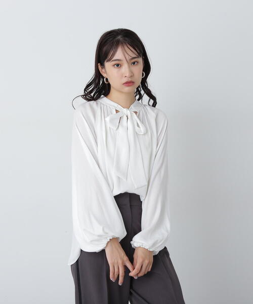 N.（N. Natural Beauty Basic）（エヌエヌナチュラルビューティーベーシック）の「◆前後２ｗａｙボウタイブラウス（シャツ/ブラウス・レディース・チャコールグレー/オフホワイト/ブルー・MEDIUM）」の5枚目の写真