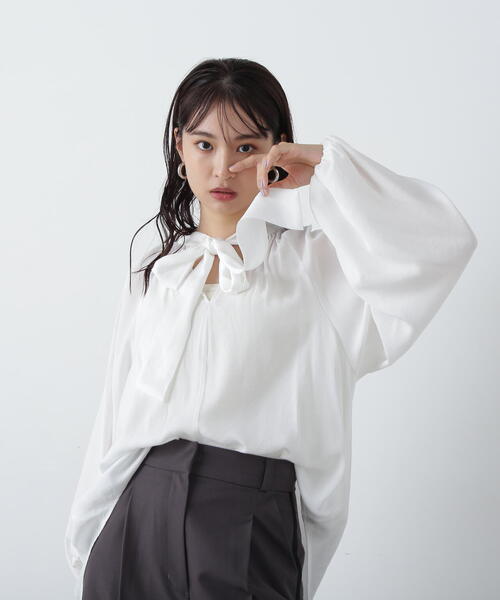 N.（N. Natural Beauty Basic）（エヌエヌナチュラルビューティーベーシック）の「◆前後２ｗａｙボウタイブラウス（シャツ/ブラウス・レディース・チャコールグレー/オフホワイト/ブルー・MEDIUM）」の6枚目の写真