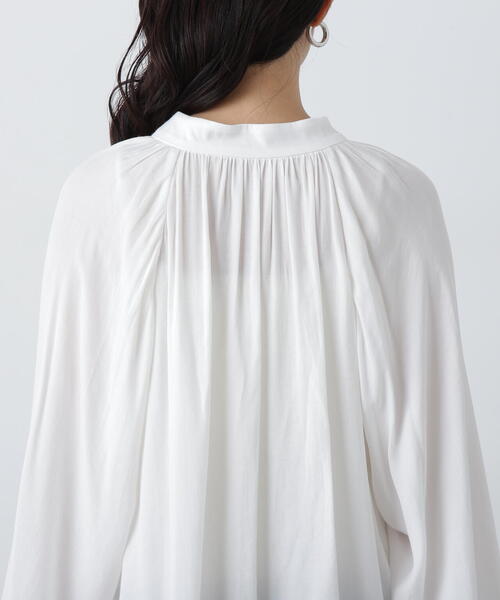 N.（N. Natural Beauty Basic）（エヌエヌナチュラルビューティーベーシック）の「◆前後２ｗａｙボウタイブラウス（シャツ/ブラウス・レディース・チャコールグレー/オフホワイト/ブルー・MEDIUM）」の14枚目の写真