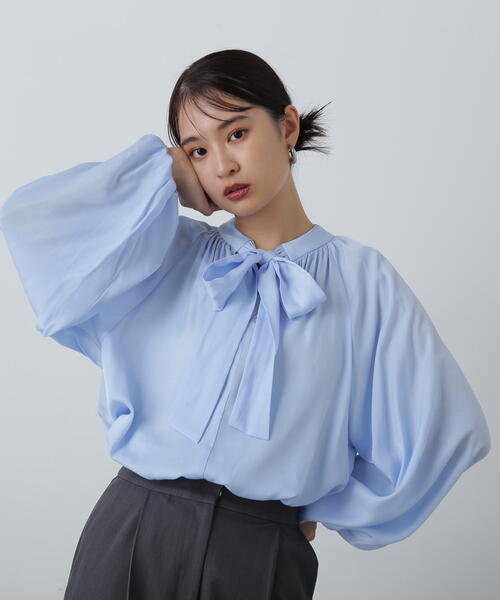 N.（N. Natural Beauty Basic）（エヌエヌナチュラルビューティーベーシック）の「◆前後２ｗａｙボウタイブラウス（シャツ/ブラウス・レディース・チャコールグレー/オフホワイト/ブルー・MEDIUM）」の16枚目の写真