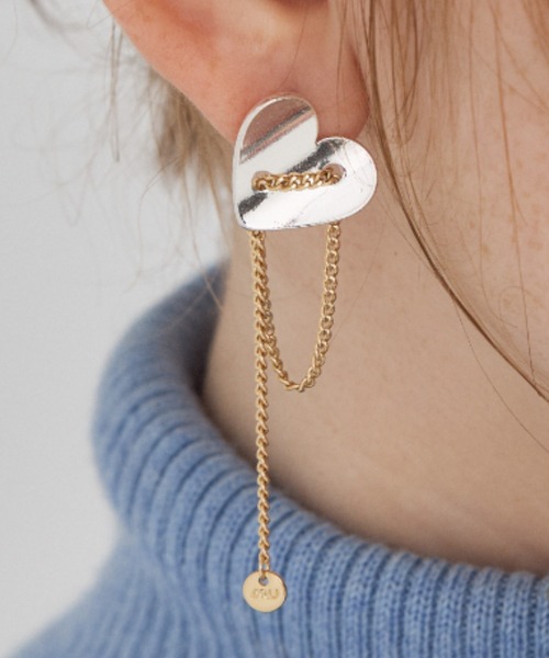 ANU(アヌ)の「heart chain pierce - ハートチェーンピアス(ピアス(両耳用)・レディース・シルバー/ゴールド・FREE)」の1枚目の写真