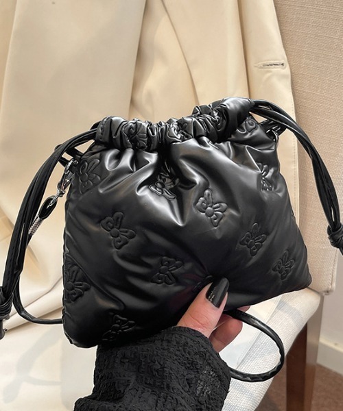 Made in I（メイドインアイ）の「ribbon キルティング巾着バッグ ポシェット（ショルダーバッグ・レディース・シルバー/ホワイト/ブラック・FREE）」の10枚目の写真