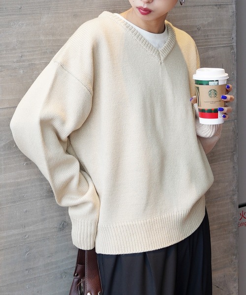 Chillfar（チルファー）の「デイリーVネックカラーニット（ニット/セーター・レディース・ネイビー/レッド/ピンク/グレー/ブラック/オレンジ/アイボリー/ブラウン/イエロー/レンガ・FREE）」の2枚目の写真