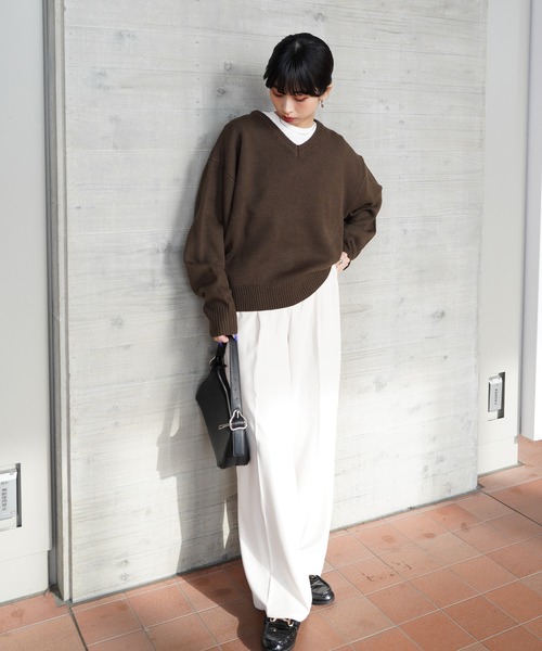 Chillfar（チルファー）の「デイリーVネックカラーニット（ニット/セーター・レディース・ネイビー/レッド/ピンク/グレー/ブラック/オレンジ/アイボリー/ブラウン/イエロー/レンガ・FREE）」の21枚目の写真