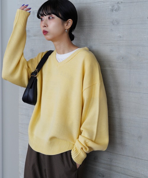 Chillfar（チルファー）の「デイリーVネックカラーニット（ニット/セーター・レディース・ネイビー/レッド/ピンク/グレー/ブラック/オレンジ/アイボリー/ブラウン/イエロー/レンガ・FREE）」の17枚目の写真