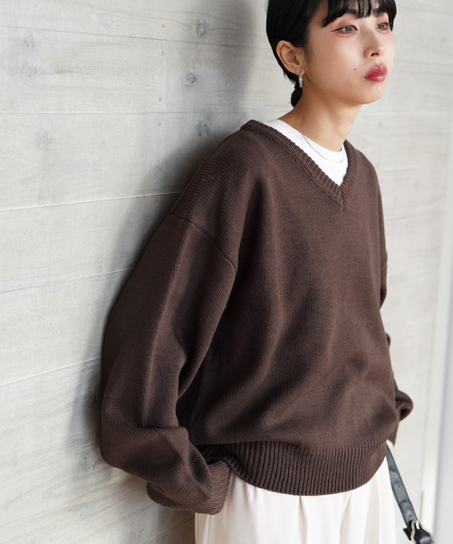 Chillfar（チルファー）の「デイリーVネックカラーニット（ニット/セーター・レディース・ネイビー/レッド/ピンク/グレー/ブラック/オレンジ/アイボリー/ブラウン/イエロー/レンガ・FREE）」の20枚目の写真