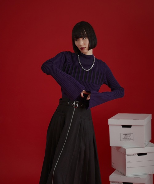 Ellno de Mavie(エルノデメヴィ)の「バイカラーリブフレアニット(ニット/セーター・レディース・ブラック/パープル・FREE)」の17枚目の写真