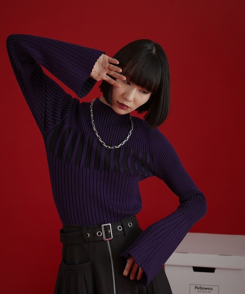 Ellno de Mavie(エルノデメヴィ)の「バイカラーリブフレアニット(ニット/セーター・レディース・ブラック/パープル・FREE)」の14枚目の写真