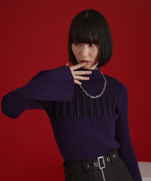 Ellno de Mavie(エルノデメヴィ)の「バイカラーリブフレアニット(ニット/セーター・レディース・ブラック/パープル・FREE)」の12枚目の写真