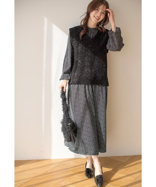 ANY SIS(エニィスィス)の「【洗える】フラワープリントワンピース × ニットベスト セット(セットアップ・レディース・ブラック系4/アイボリー系4・4)」の1枚目の写真