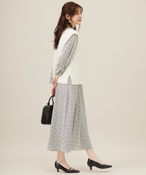 ANY SIS(エニィスィス)の「【洗える】フラワープリントワンピース × ニットベスト セット(セットアップ・レディース・ブラック系4/アイボリー系4・4)」の6枚目の写真