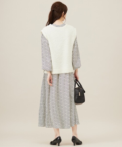 ANY SIS(エニィスィス)の「【洗える】フラワープリントワンピース × ニットベスト セット(セットアップ・レディース・ブラック系4/アイボリー系4・4)」の7枚目の写真