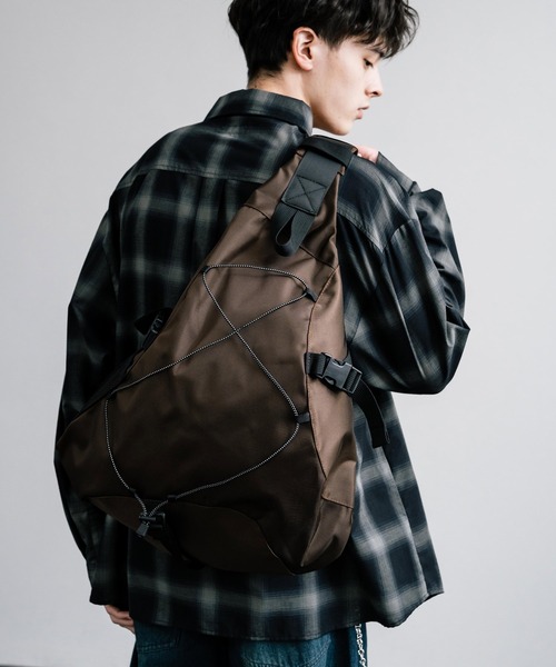 Rocky Monroe（ロッキーモンロー）の「ビッグワンショルダーバック ボディバッグ（ショルダーバッグ・メンズ・ネイビー/ブラック/ブラウン/グレー・FREE）」の4枚目の写真