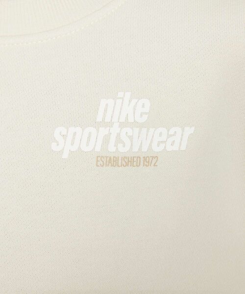 NIKE(ナイキ)の「ナイキ スポーツウェア クラブ ジュニア フレンチテリー スウェットシャツ / Nike Sportswear Club Big Kids' French Terry Sweatshirt HJ2674-234 Light Khaki(スウェット・キッズ・ブラウン系その他2・160/150/140/170/130)」の4枚目の写真