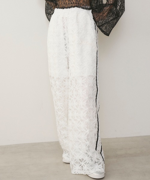 VIOLETTA(ヴィオレッタ)の「サイドラインフラワーワイドパンツ(その他パンツ・レディース・ブラック/ホワイト・M/S)」の17枚目の写真