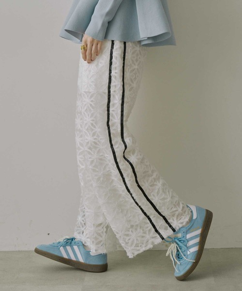 セール】サイドラインフラワーワイドパンツ（その他パンツ）｜VIOLETTA