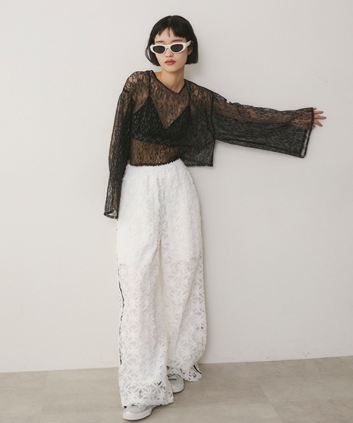 VIOLETTA(ヴィオレッタ)の「サイドラインフラワーワイドパンツ(その他パンツ・レディース・ブラック/ホワイト・M/S)」の11枚目の写真