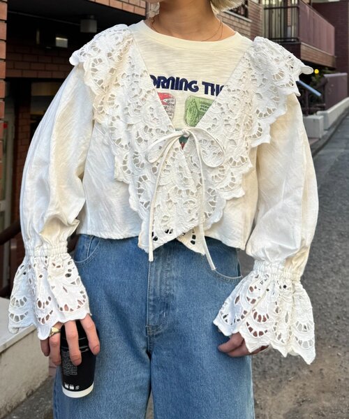 CIAOPANIC TYPY（チャオパニックティピー）の「【From India】スカラップフリルキャンディースリーブボレロ（シャツ/ブラウス・レディース・ホワイト/ブラック・ONE SIZE）」の3枚目の写真