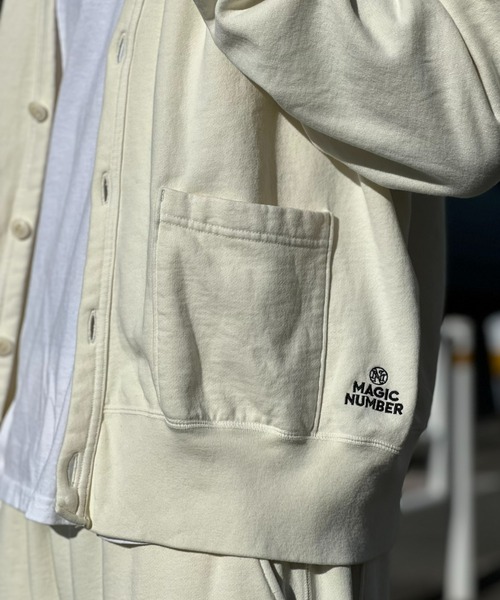 MAGIC NUMBER（マジック ナンバー）の「【MAGIC NUMBER】 LIGHT PIGMENT SWEAT CARDIGON ライトピグメントクルースウェットカーディガン（カーディガン/ボレロ・メンズ・オフホワイト/ブルー/ブラック・LARGE/X-LARGE/MEDIUM）」の4枚目の写真