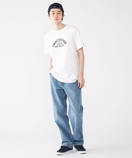 TOMMY HILFIGER(トミーヒルフィガー)の「【オンライン限定】【ユニセックス】トミーヒルフィガー アーチロゴTシャツ(Tシャツ/カットソー・メンズ・ホワイト/ネイビー・MEDIUM/X-SMALL/X-LARGE/LARGE/SMALL)」の3枚目の写真