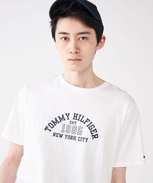 TOMMY HILFIGER(トミーヒルフィガー)の「【オンライン限定】【ユニセックス】トミーヒルフィガー アーチロゴTシャツ(Tシャツ/カットソー・メンズ・ホワイト/ネイビー・MEDIUM/X-SMALL/X-LARGE/LARGE/SMALL)」の5枚目の写真