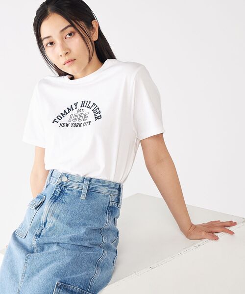 TOMMY HILFIGER(トミーヒルフィガー)の「【オンライン限定】【ユニセックス】トミーヒルフィガー アーチロゴTシャツ(Tシャツ/カットソー・メンズ・ホワイト/ネイビー・MEDIUM/X-SMALL/X-LARGE/LARGE/SMALL)」の7枚目の写真