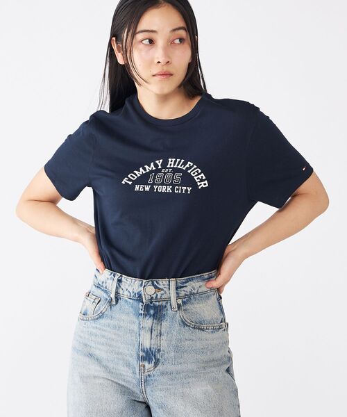TOMMY HILFIGER(トミーヒルフィガー)の「【オンライン限定】【ユニセックス】トミーヒルフィガー アーチロゴTシャツ(Tシャツ/カットソー・メンズ・ホワイト/ネイビー・MEDIUM/X-SMALL/X-LARGE/LARGE/SMALL)」の8枚目の写真