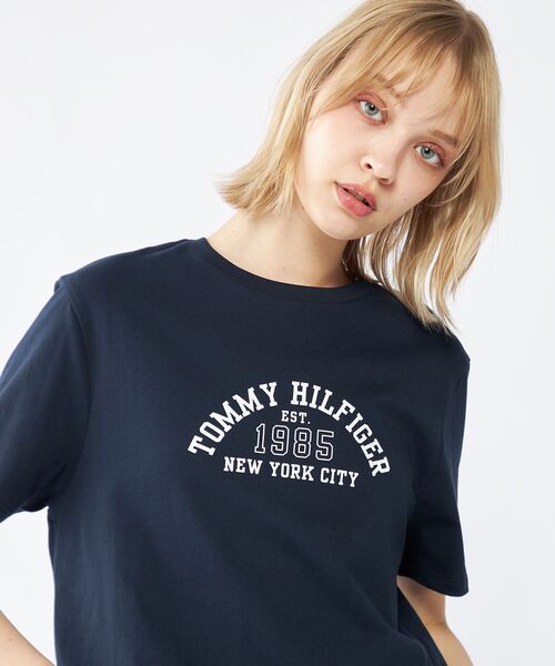TOMMY HILFIGER(トミーヒルフィガー)の「【オンライン限定】【ユニセックス】トミーヒルフィガー アーチロゴTシャツ(Tシャツ/カットソー・メンズ・ホワイト/ネイビー・MEDIUM/X-SMALL/X-LARGE/LARGE/SMALL)」の12枚目の写真