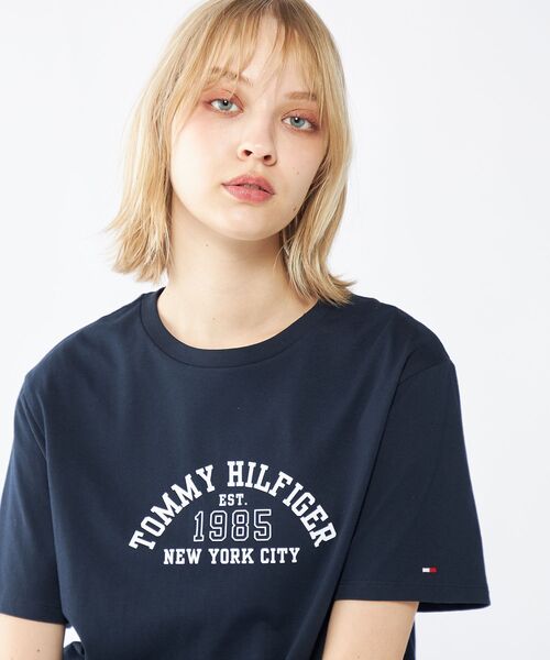 TOMMY HILFIGER(トミーヒルフィガー)の「【オンライン限定】【ユニセックス】トミーヒルフィガー アーチロゴTシャツ(Tシャツ/カットソー・メンズ・ホワイト/ネイビー・MEDIUM/X-SMALL/X-LARGE/LARGE/SMALL)」の13枚目の写真