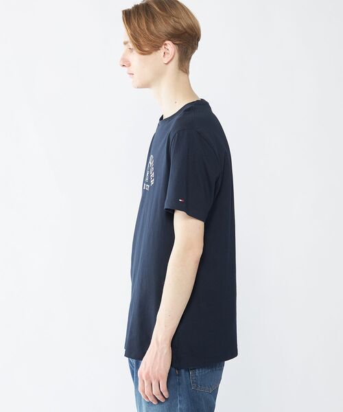 TOMMY HILFIGER(トミーヒルフィガー)の「【オンライン限定】【ユニセックス】トミーヒルフィガー アーチロゴTシャツ(Tシャツ/カットソー・メンズ・ホワイト/ネイビー・MEDIUM/X-SMALL/X-LARGE/LARGE/SMALL)」の15枚目の写真