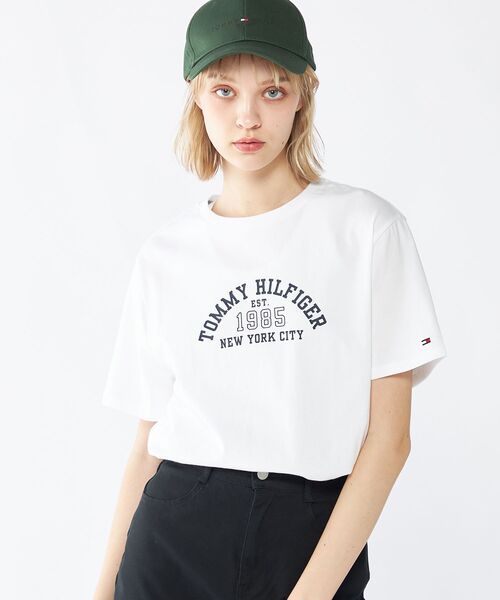 TOMMY HILFIGER(トミーヒルフィガー)の「【オンライン限定】【ユニセックス】トミーヒルフィガー アーチロゴTシャツ(Tシャツ/カットソー・メンズ・ホワイト/ネイビー・MEDIUM/X-SMALL/X-LARGE/LARGE/SMALL)」の16枚目の写真