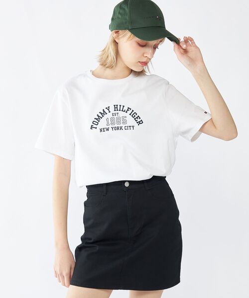 TOMMY HILFIGER(トミーヒルフィガー)の「【オンライン限定】【ユニセックス】トミーヒルフィガー アーチロゴTシャツ(Tシャツ/カットソー・メンズ・ホワイト/ネイビー・MEDIUM/X-SMALL/X-LARGE/LARGE/SMALL)」の17枚目の写真