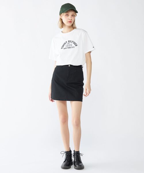TOMMY HILFIGER(トミーヒルフィガー)の「【オンライン限定】【ユニセックス】トミーヒルフィガー アーチロゴTシャツ(Tシャツ/カットソー・メンズ・ホワイト/ネイビー・MEDIUM/X-SMALL/X-LARGE/LARGE/SMALL)」の18枚目の写真