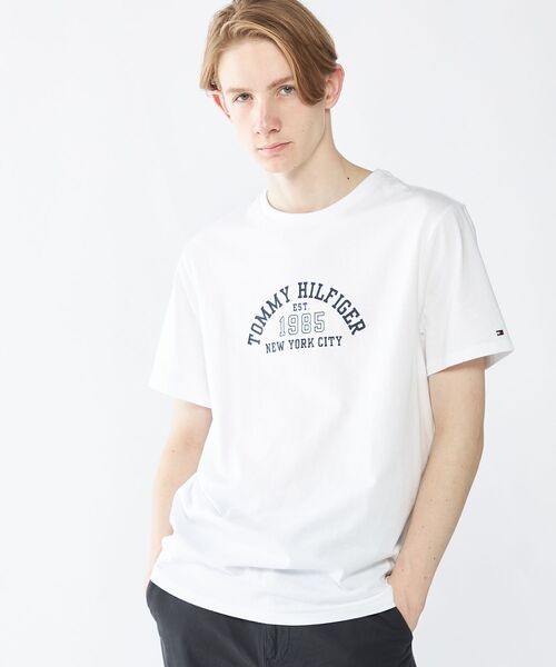 TOMMY HILFIGER(トミーヒルフィガー)の「【オンライン限定】【ユニセックス】トミーヒルフィガー アーチロゴTシャツ(Tシャツ/カットソー・メンズ・ホワイト/ネイビー・MEDIUM/X-SMALL/X-LARGE/LARGE/SMALL)」の19枚目の写真