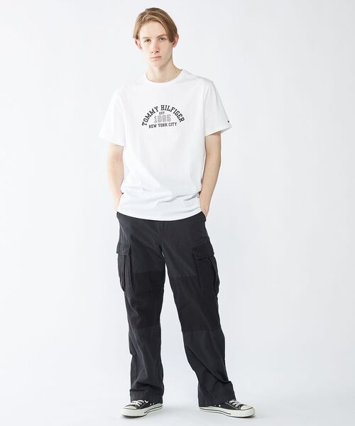 TOMMY HILFIGER(トミーヒルフィガー)の「【オンライン限定】【ユニセックス】トミーヒルフィガー アーチロゴTシャツ(Tシャツ/カットソー・メンズ・ホワイト/ネイビー・MEDIUM/X-SMALL/X-LARGE/LARGE/SMALL)」の20枚目の写真