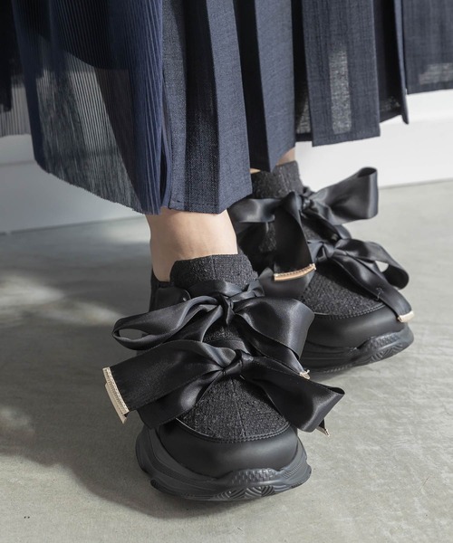 RANDA(ランダ)の「サテンリボンツイードスニーカー(スニーカー・レディース・ブラック/ホワイト・S/M/L/LL)」の2枚目の写真