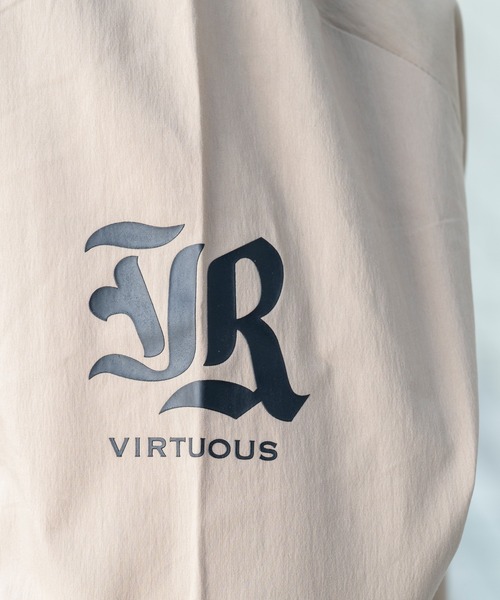 VIRTUOUS(バーチャス)の「【VIRTUOUS/バーチャス】ロゴプリントプルパーカー/プルオーバーパーカー(パーカー・メンズ・ブラック/ベージュ/ネイビー・MEDIUM/LARGE/X-LARGE)」の16枚目の写真