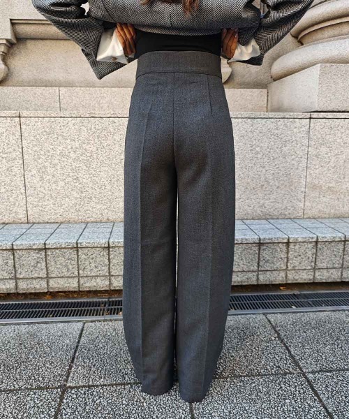 esutoreja(エストレジャ)の「ハイウエストタックワイドパンツ(スラックス・レディース・チャコール/ブラック・M/S)」の10枚目の写真