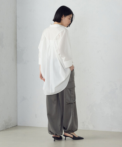 COMME CA ISM（コムサイズム）の「バックデザイン　ニュアンス　オーバーサイズシャツ（シャツ/ブラウス・レディース・ホワイト/ダークブラウン・FREE）」の8枚目の写真