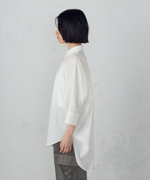 COMME CA ISM（コムサイズム）の「バックデザイン　ニュアンス　オーバーサイズシャツ（シャツ/ブラウス・レディース・ホワイト/ダークブラウン・FREE）」の11枚目の写真