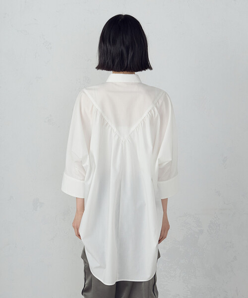 COMME CA ISM（コムサイズム）の「バックデザイン　ニュアンス　オーバーサイズシャツ（シャツ/ブラウス・レディース・ホワイト/ダークブラウン・FREE）」の12枚目の写真