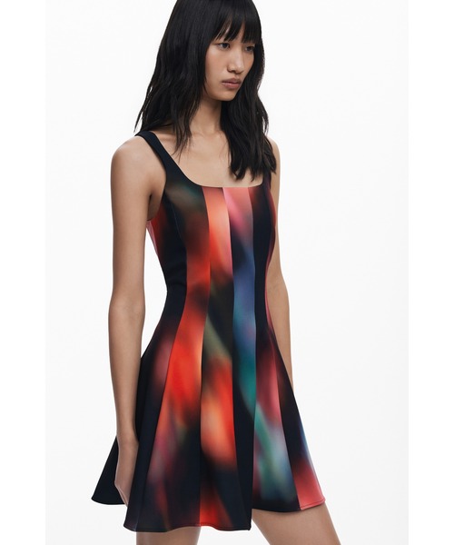 Desigual（デシグアル）の「グラデーションストライプキャミソールワンピース（ワンピース・レディース・ブラック・M/L/XL/XS/S）」の4枚目の写真