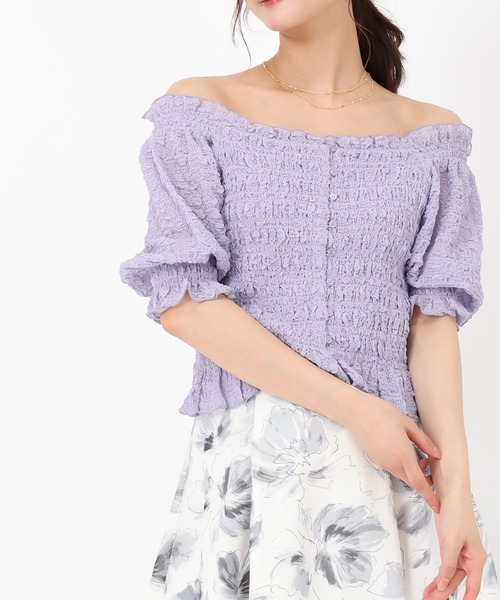 MISCH MASCH(ミッシュマッシュ)の「2wayキャミ付きシャーリングブラウス(シャツ/ブラウス・レディース・ホワイト/ブラック/ラベンダー・フリ-)」の1枚目の写真